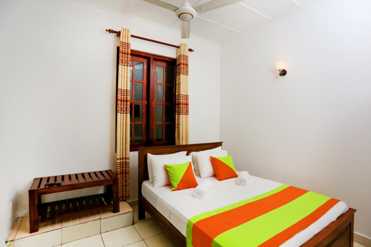 Citrus Cafe & Restaurant Hotel Kandy Exterior foto