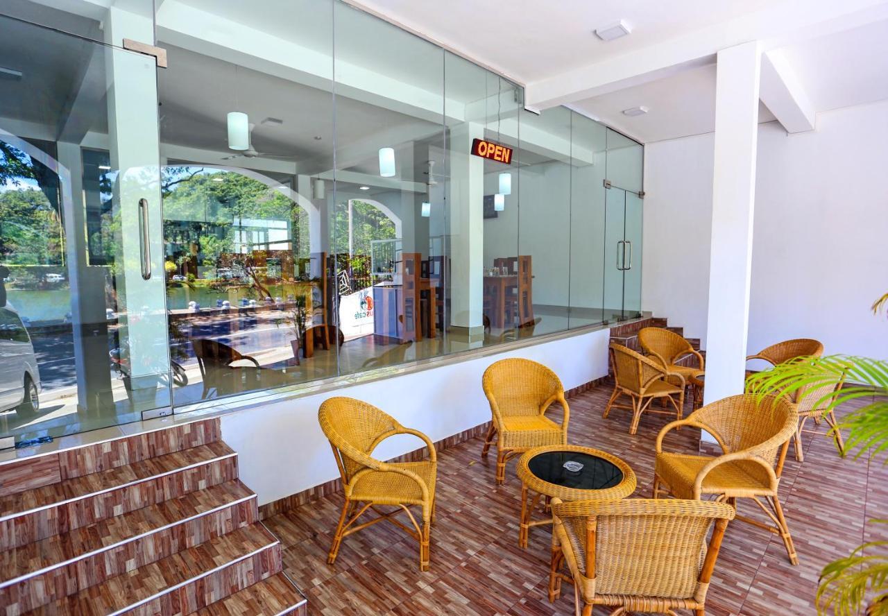 Citrus Cafe & Restaurant Hotel Kandy Exterior foto