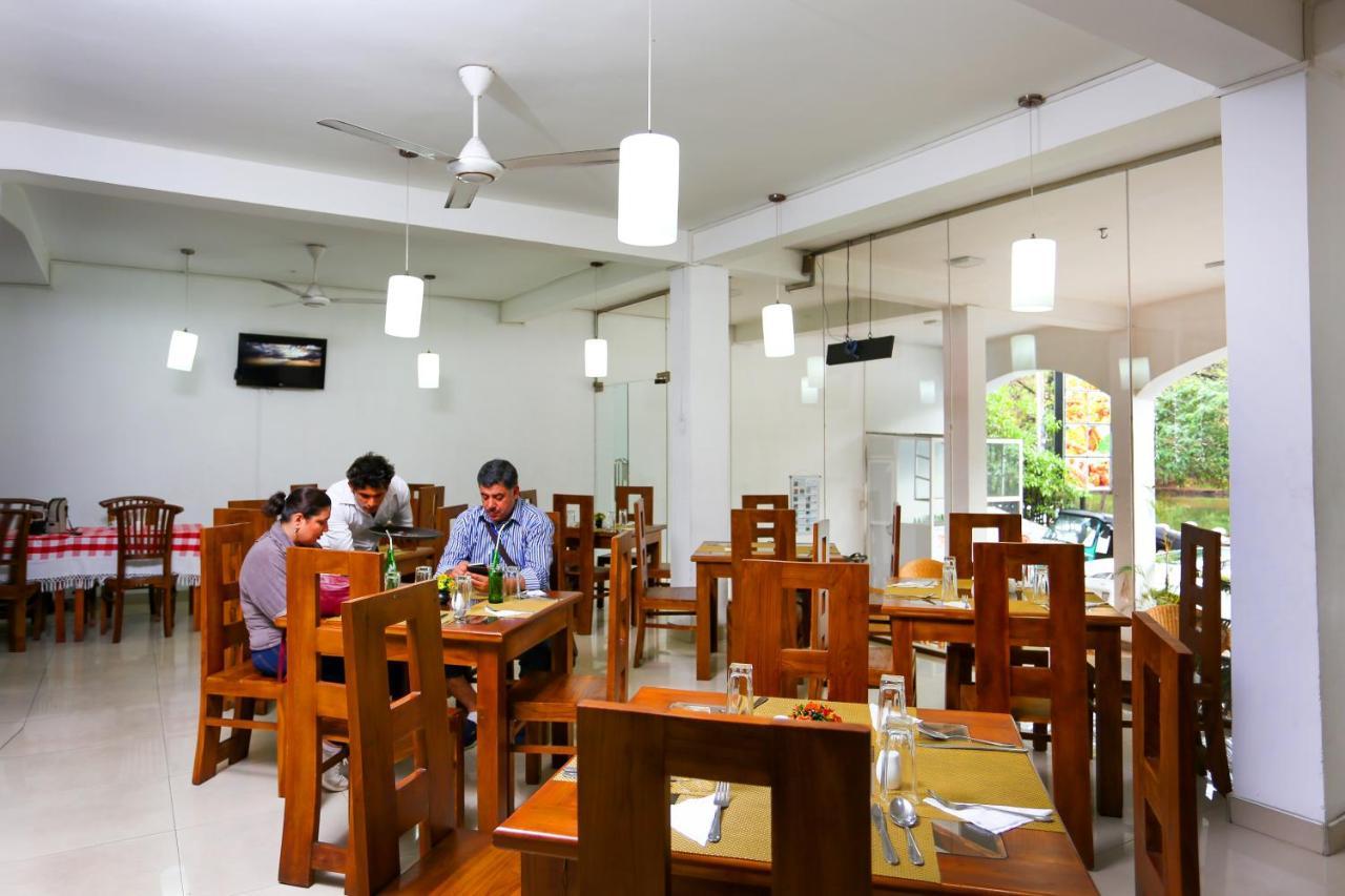Citrus Cafe & Restaurant Hotel Kandy Exterior foto
